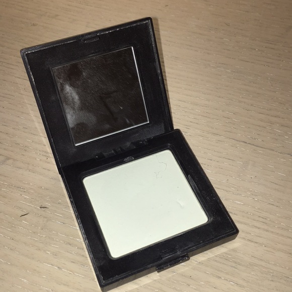 Matte Setting Powder - Picture 2 of 3